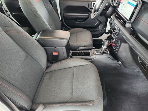 Used 2025 Jeep Wrangler Unlimited Rubicon AWD/4WD image 15
