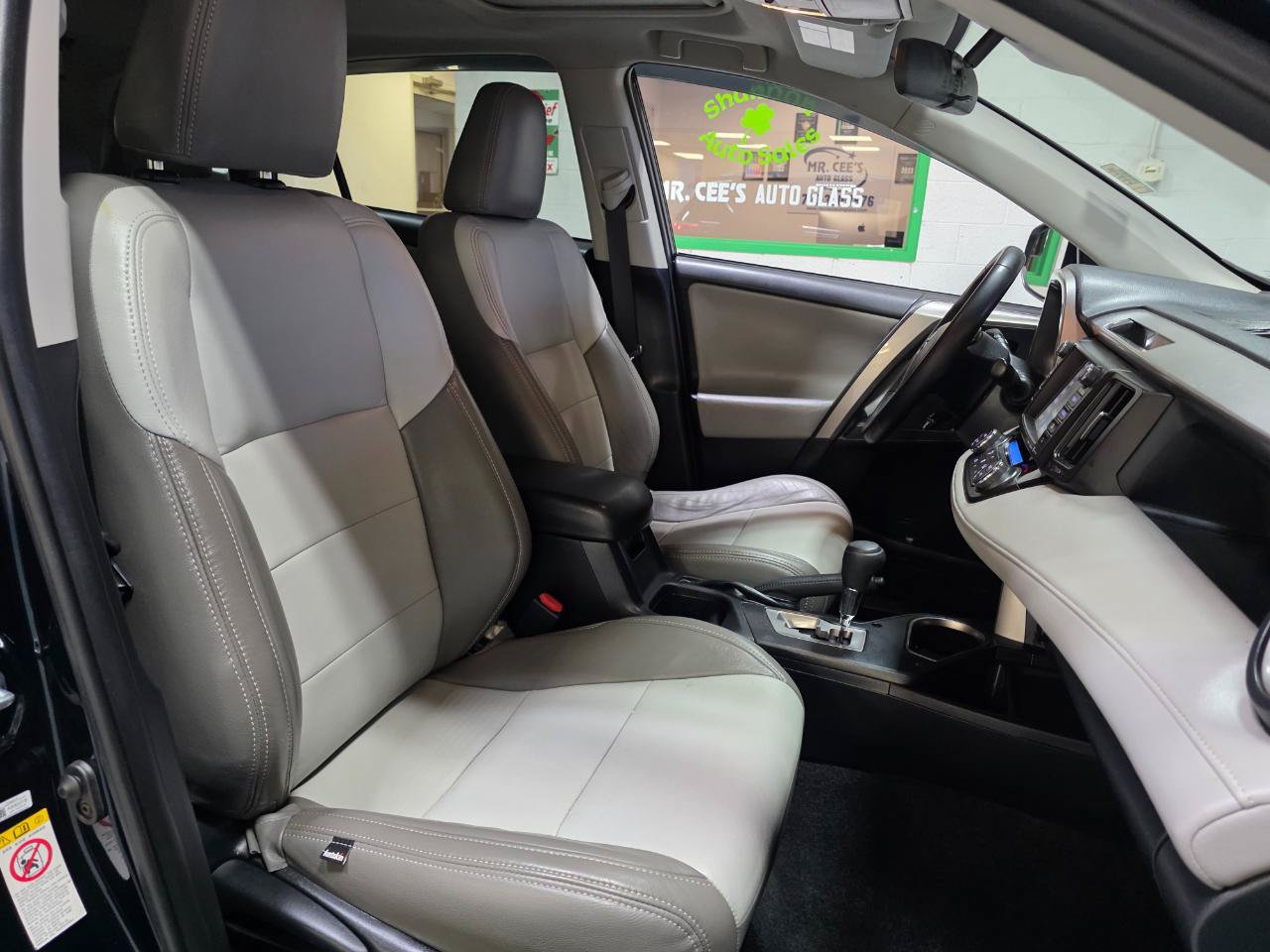 Used 2018 Toyota RAV4 XLE AWD/4WD image 25