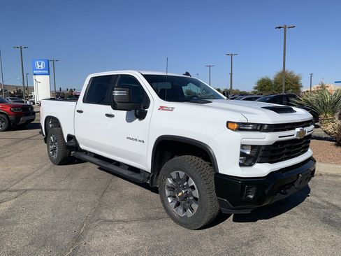 Used 2024 Chevrolet Silverado 2500 Custom w/ Custom Value Package image 6