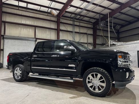 Used 2018 Chevrolet Silverado 1500 High Country image 3
