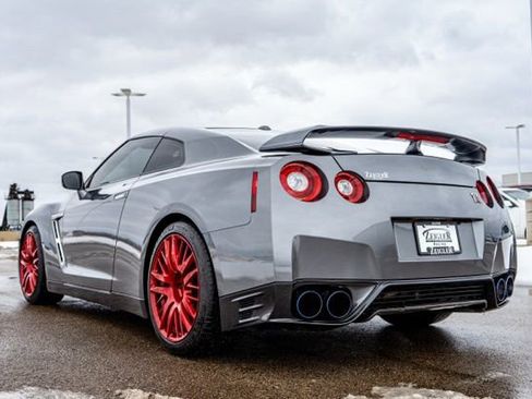 Used 2016 Nissan GT-R Premium image 5