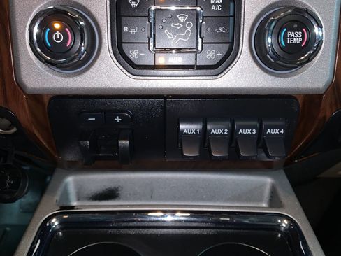Used 2015 Ford F350 Lariat w/ Lariat Ultimate Package AWD/4WD image 28