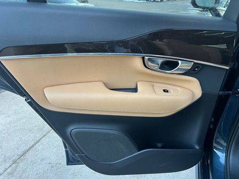Used 2018 Volvo XC90 T5 Momentum w/ Convenience Package image 25