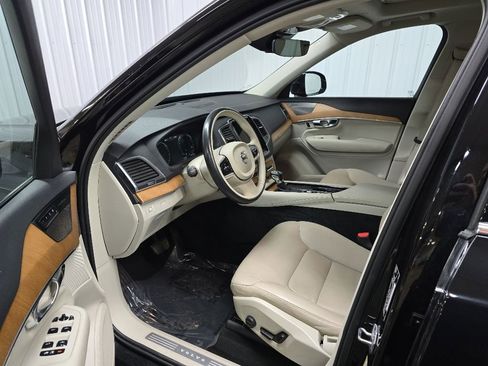 Used 2021 Volvo XC90 T6 Momentum AWD/4WD image 29