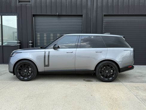 Used 2024 Land Rover Range Rover SE AWD/4WD image 2