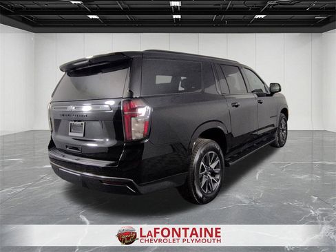 Certified 2022 Chevrolet Suburban Z71 w/ Luxury Package image 8