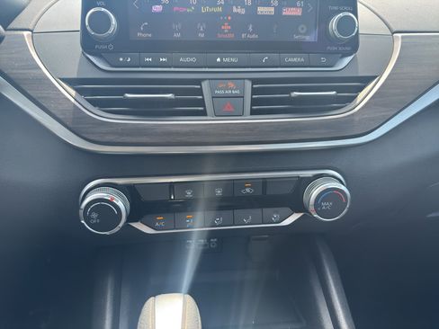 Used 2025 Nissan Altima 2.5 SV FWD image 9
