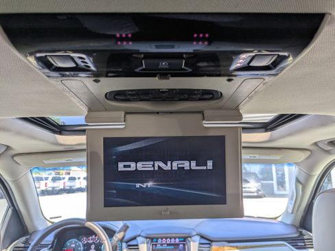 Used 2017 GMC Yukon XL Denali w/ Open Road Package AWD/4WD image 19