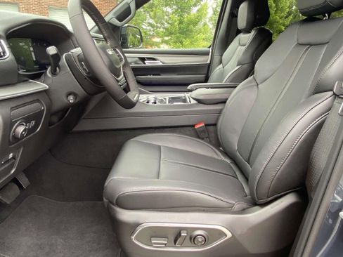 New 2025 Jeep Wagoneer L Series II w/ Convenience Group I image 16