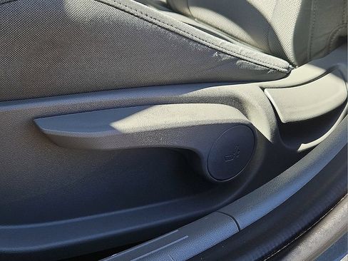 Used 2025 Hyundai Elantra SE FWD image 18
