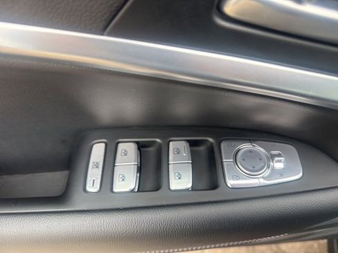 Used 2025 Genesis G70 2.5T image 11