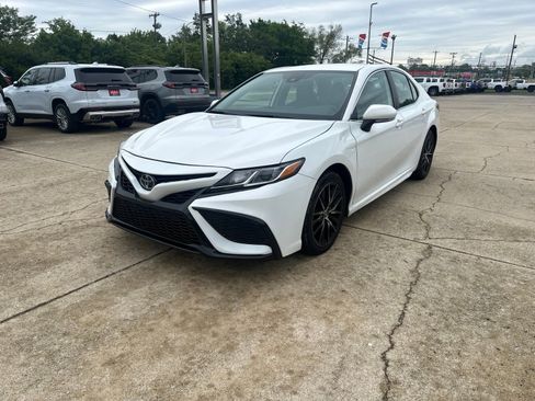 Used 2024 Toyota Camry SE FWD image 7