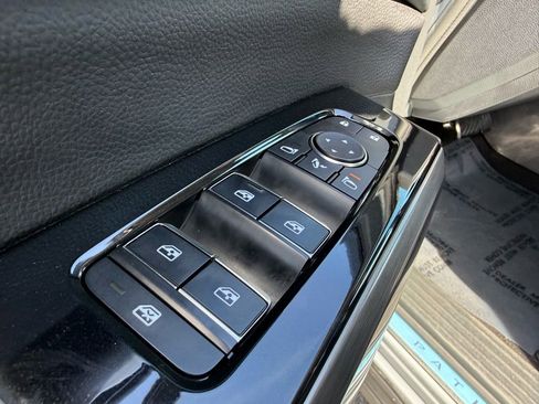 Used 2023 Nissan Pathfinder Platinum image 19