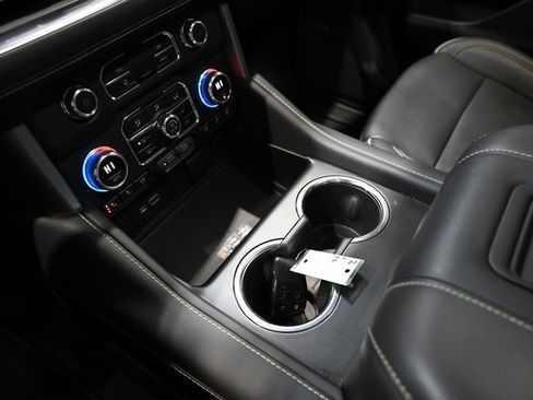 Used 2022 GMC Yukon SLT w/ SLT Premium Package image 19