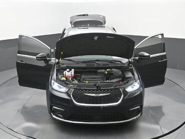 Used 2026 Chrysler Pacifica Limited FWD image 34