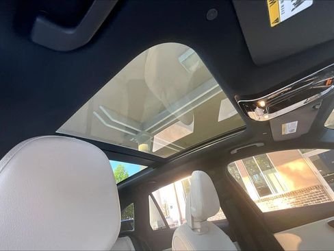 Used 2025 Mercedes-Benz GLC 350e 4MATIC image 14