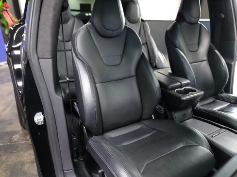 Used 2016 Tesla Model X 75D image 30