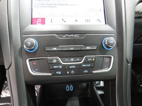 Used 2019 Ford Fusion SE w/ Equipment Group 151A image 23