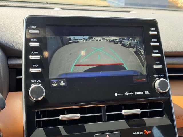 Used 2019 Toyota Avalon Limited FWD image 18