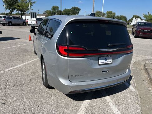 New 2026 Chrysler Pacifica Select image 24