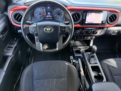 Used 2016 Toyota Tacoma TRD Sport image 9