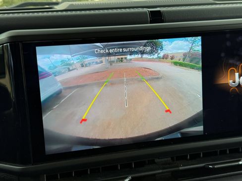 Used 2025 Jeep Wrangler Unlimited Sahara AWD/4WD image 24