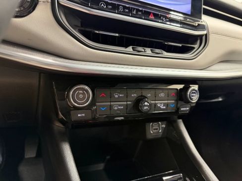 Used 2025 Jeep Compass Limited AWD/4WD image 18