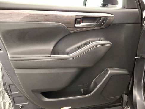 Certified 2020 Toyota Highlander Limited image 10