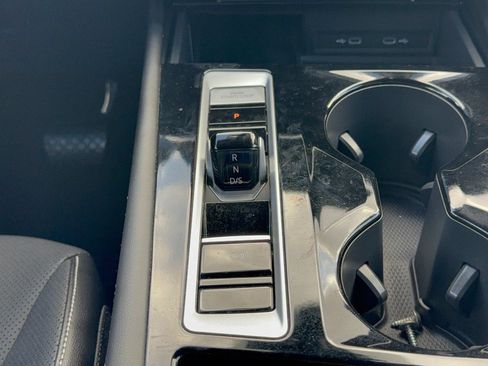 Used 2024 Volkswagen Atlas SE FWD image 21