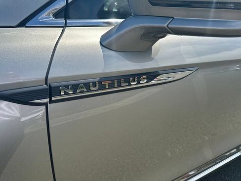 Used 2023 Lincoln Nautilus Reserve w/ Equipment Group 201A AWD/4WD image 8