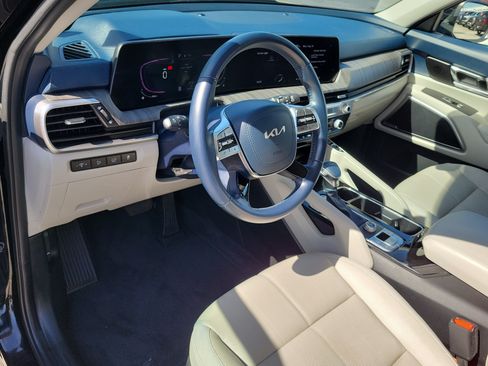 Used 2024 Kia Telluride EX w/ EX Captain's Chair Package FWD image 21