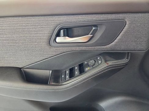 Used 2023 Nissan Rogue SV FWD image 19