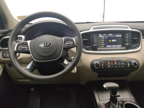Used 2020 Kia Sorento LX FWD image 22