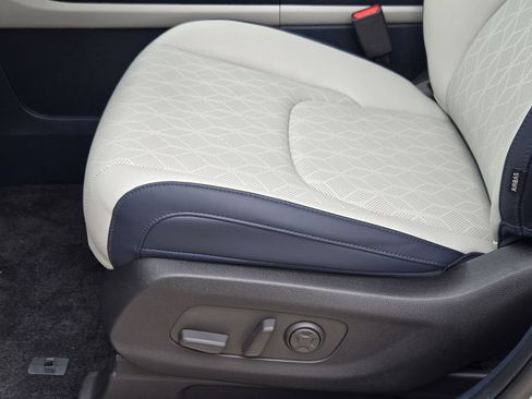 New 2026 Kia Carnival EX FWD image 19