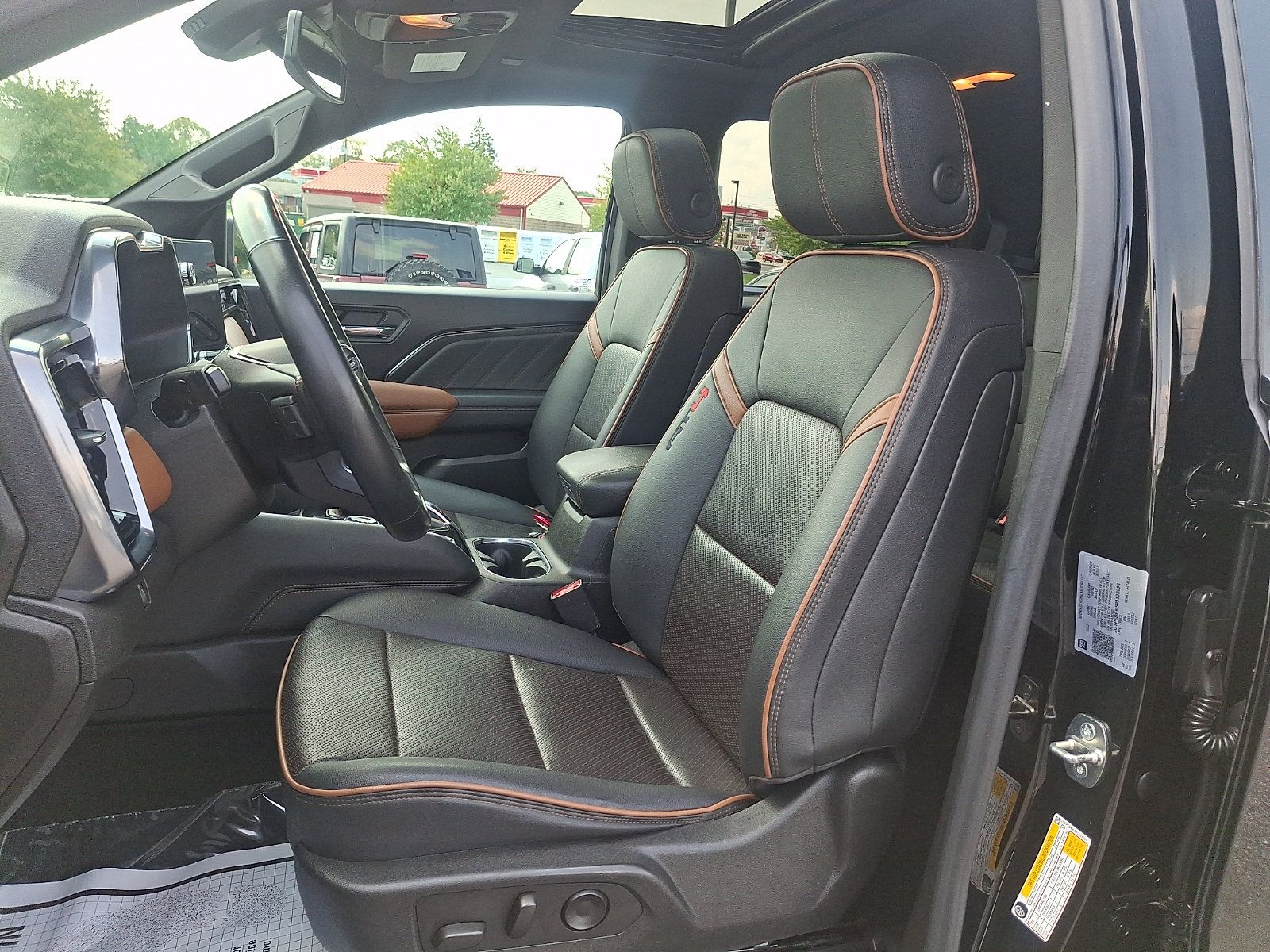 Used 2023 GMC Canyon AT4 w/ AT4 Premium Package AWD/4WD image 13