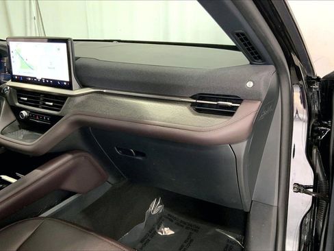 Used 2025 Ford Explorer Platinum RWD image 16
