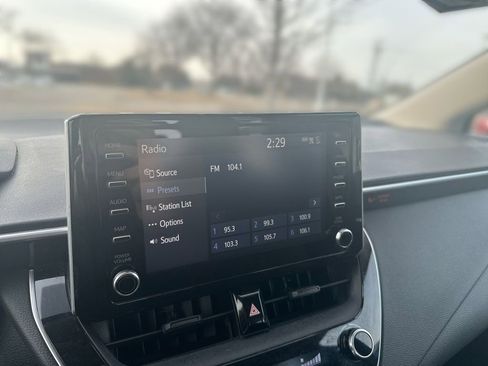 Used 2020 Toyota Corolla LE image 12