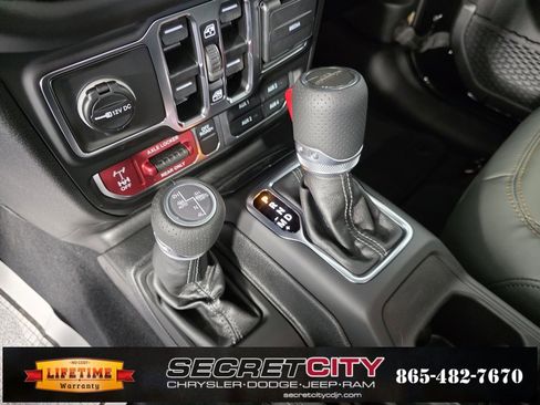 New 2025 Jeep Gladiator Mojave image 26