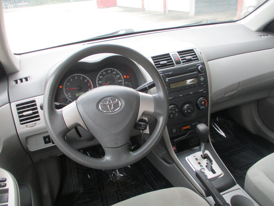 Used 2010 Toyota Corolla LE FWD image 7