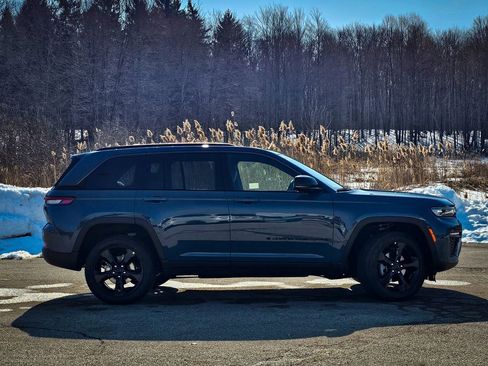 New 2026 Jeep Grand Cherokee Limited w/ Limited Altitude Package AWD/4WD image 2