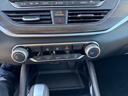 Used 2024 Nissan Altima 2.5 SV image 24