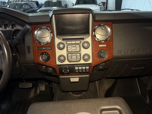 Used 2015 Ford F250 Lariat w/ Lariat Ultimate Package AWD/4WD image 21