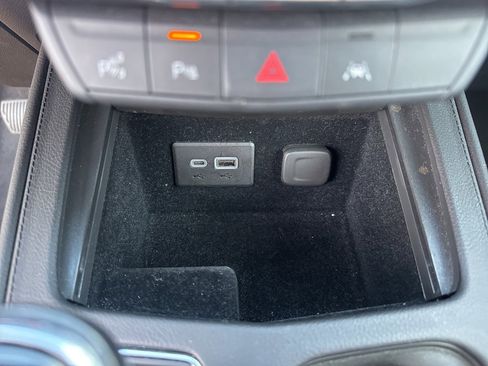 Used 2022 Cadillac XT4 Premium Luxury w/ Enhanced Visibility Package image 27