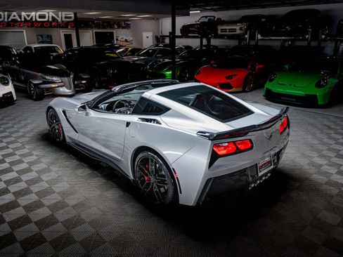 Used 2019 Chevrolet Corvette Stingray Coupe RWD image 3