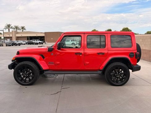 Used 2025 Jeep Wrangler Unlimited Sahara AWD/4WD image 11