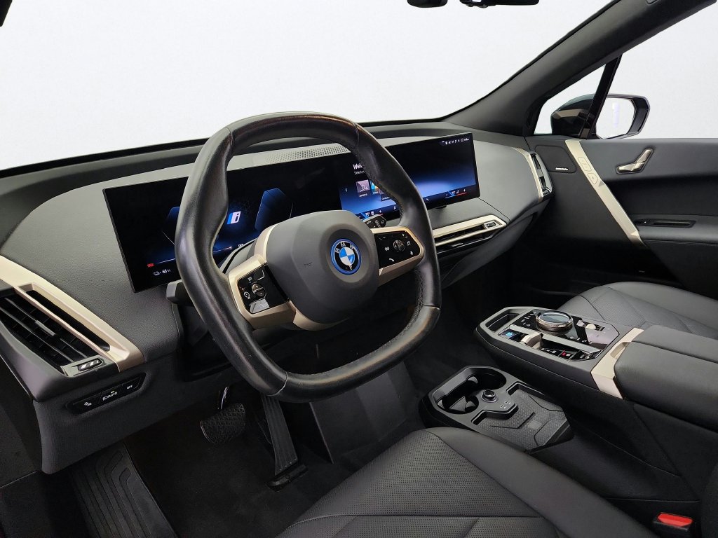 Used 2024 BMW iX xDrive50 w/ Sport Package AWD/4WD image 10