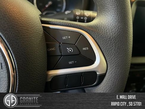 Used 2023 Jeep Renegade Latitude AWD/4WD image 33