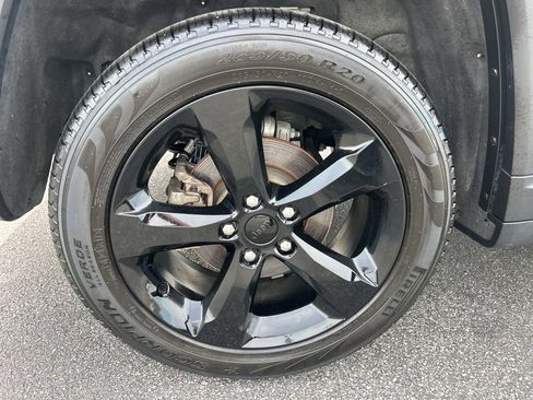 Used 2024 Jeep Grand Cherokee Limited w/ Black Appearance Package image 35