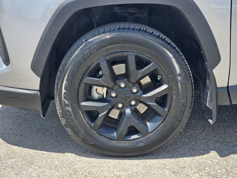 Used 2023 Toyota RAV4 LE FWD image 10