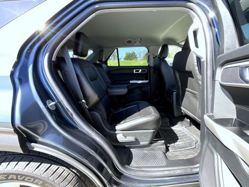 Used 2022 Ford Explorer XLT w/ Equipment Group 202A AWD/4WD image 19